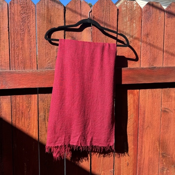 Isabel Marant soft scarf in burgundy - Picture 5 of 10